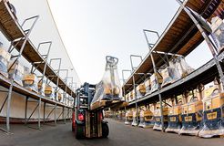 Gabelstapler in Lagerhalle