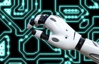 Eine Roboterhand vor einem Datenfeld